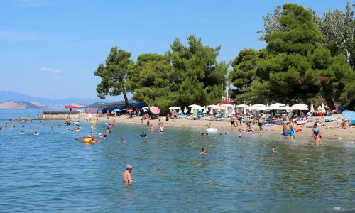 Palo stablo na popularnoj jadranskoj plaži: Ima ozlijeđenih