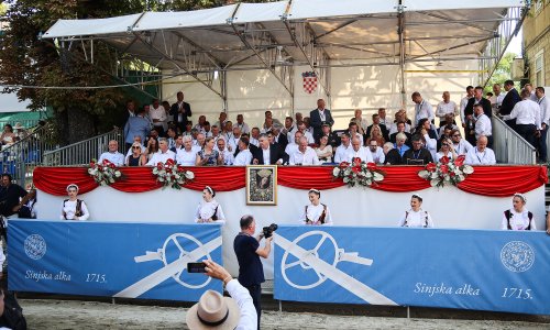 FOTO Pogledajte tko je sve sjedio u svečanoj loži na Sinjskoj alki