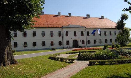 Policija upala u gradsku upravu Slavonskog Broda