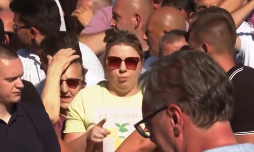 VIDEO Žena se ubacila Vučiću pred kamerama: Skupljala sam glasove, zašto nisam dobila posao?