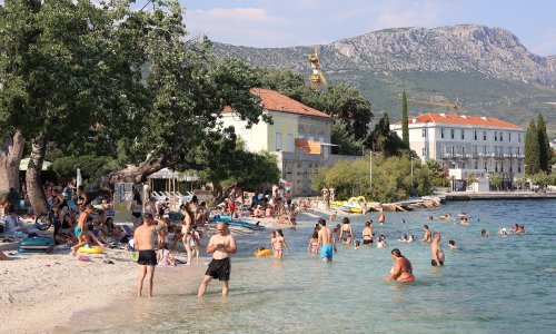 Mladić iz mora izišao krvavih leđa. 'Mislili da je više nema, ali eto je opet!'