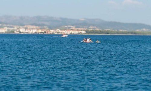 'Nema normalnih...': Četvero na SUP-u vuklo dijete u napuhancu kroz jedan od najprometnijih kanala
