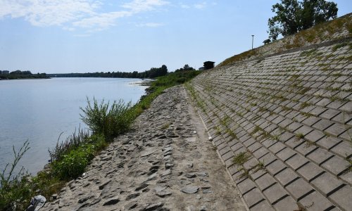 Isušila Sava u Slavonskom Brodu: Dvadesetak centimetara od povijesno najnižeg vodostaja