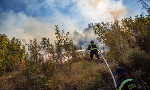 Preko noći buknuo požar kod Dubrovnika, građani prije vatre čuli vatromet