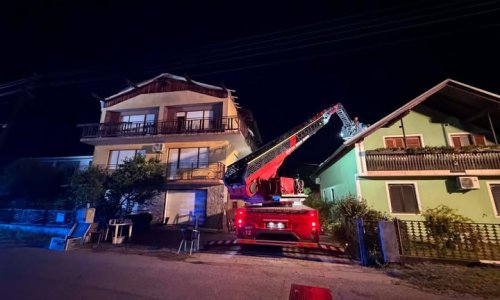 Snažno nevrijeme pogodilo Sloveniju: Vjetar rušio stabla i krovove, oštećen i povijesni dvorac