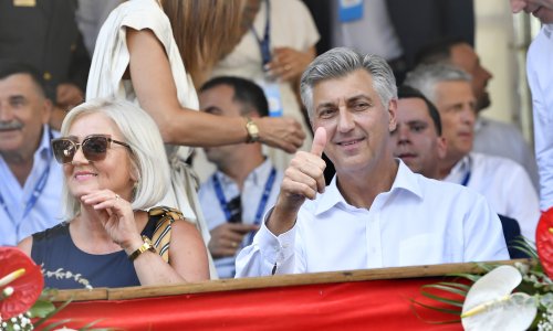 Plenković u Sinju u potpuno drugom izdanju: Zapjevao veliki Oliverov hit