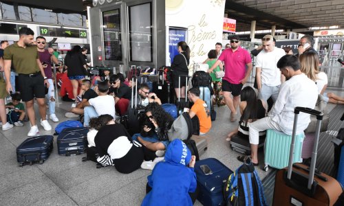 Etna poremetila planove turistima: Zatvorena zračna luka, traže se alternative