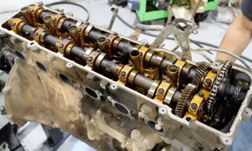 Automobil je prešao više od 550.000 kilometara i doživio težak sudar: Kad je mehaničar otvorio motor, uslijedio je šok