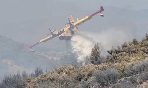 Veliki požar na Braču: Na terenu 4 kanadera i brojne zemaljske snage
