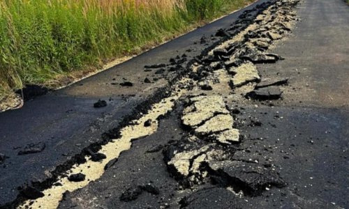 Traktorom preorao tek asfaltiranu cestu jer tvrdi da je njegova