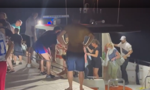 Situacija je kaotična: Ljude evakuiraju i brodicama