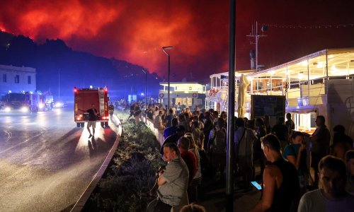VELIKA GALERIJA Tužni prizori iz Dalmacije: Rijeka ljudi bježi pred plamenom buktinjom