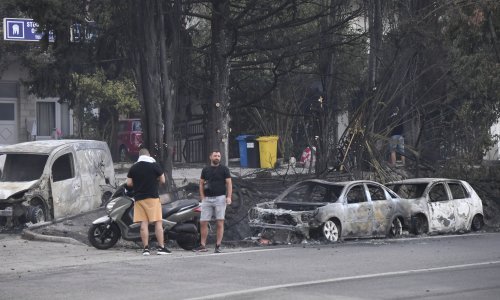 VIDEO Kanaderi stigli u pomoć. Vatrogasni zapovjednik: 'Svašta vidim, šteta je ogromna'