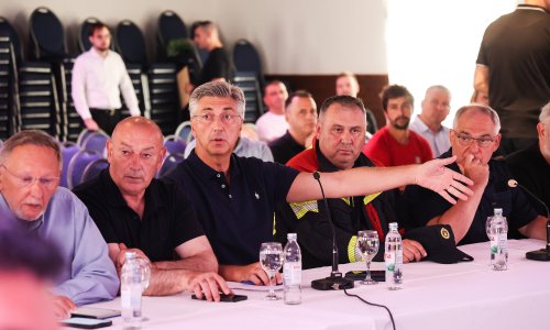 Plenković na sastanku u Omišu: Niste sami, Vlada je tu