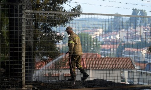 Požar u Grčkoj stavljen pod kontrolu, ozlijeđena tri vatrogasca