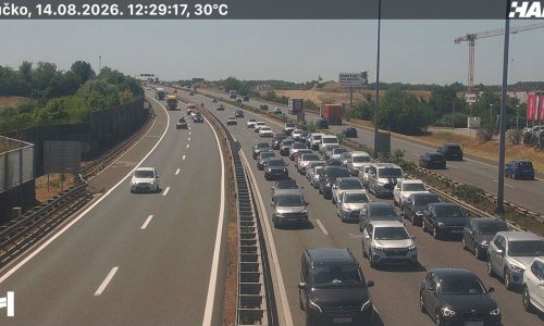 Na autocesti A1 kolona je duga osam kilometara: Požari zatvorili ceste kod Omiša