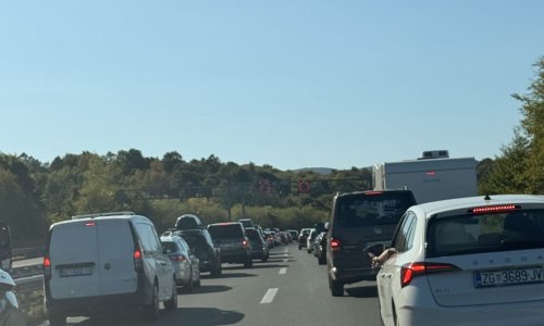FOTO Zastoj na A1 u smjeru Zagreba, vozači trebaju biti oprezni i oko Omiša