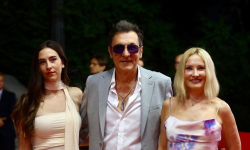Đuro i Tanja Ribič u Sarajevu ponosno pozirali s mlađom kćeri: Modno usklađena obitelj oduševila crveni tepih