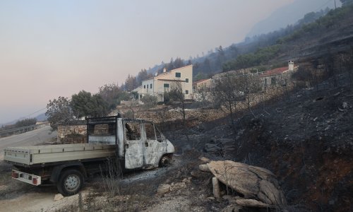 Troje stradalih u omiškom požaru i dalje na respiratoru
