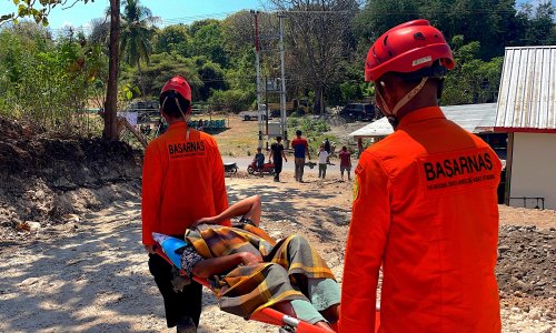 Tisuće evakuiranih u Indoneziji čekaju pomoć nakon snažnog potresa
