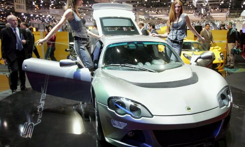 Kupio je auto iz snova za 21. rođendan i razbio ga već sutradan. Nakon toga kupio ih je još 13