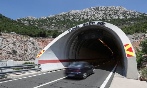 Gužve prema moru i nakon Gospe: Usporavanja na naplatnim postajama i kod tunela