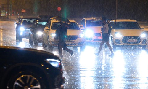 Nevrijeme stiglo do Hrvatske: Kiša pada u Zagrebu, na A1 vozači zbog jakog pljuska morali stati u zaustavnu traku