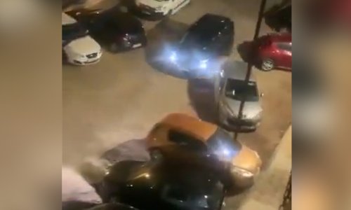 Pogledajte kako je ovaj vozač pronašao način za čuvanje parkinga: Susjedi su bijesni