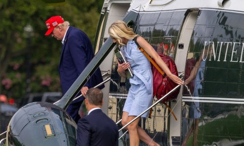 Tko je plavuša koju zovu Trumpovim 'ljudskim printerom'? O ženi iz sjene bruji Amerika