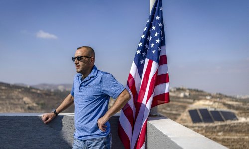 VIDEO Opsada na Zapadnoj obali: Pogledajte kako američki Palestinac štiti svoju kuću od izraelskog doseljenika