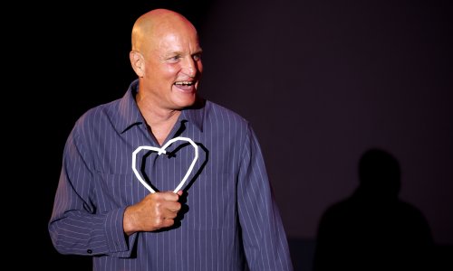 Ovakvog Woodyja Harrelsona još nismo vidjeli: S Višnjićem i Navojcem zapjevao Mišu
