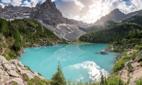 Otkrijte Lago di Sorapis: Tirkizni biser talijanskih Dolomita koji oduzima dah