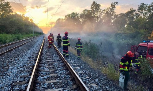 Veliki požari u Slavoniji: Vatra duž željezničke pruge, prekinut promet