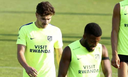 Atletico prihvatio Arsenalovu ponudu za Alvareza, on odbio transfer, navijači ga tjeraju