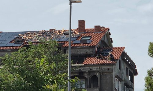 'Vodena bomba' pogodila Rab: Poplavljen vrtić i policijska postaja, vjetar nosio krovove