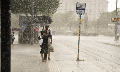 Nevrijeme poharalo pola Hrvatske: Vjetar rušio krovove i zidove, Selce pod vodom, kaos u Zagrebu