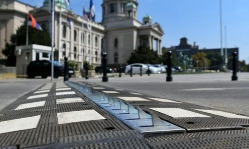 Pogriješite smjer i mogli biste ostati bez guma: U centru grada susjedne države postavili neobične ‘ležeće policajce’
