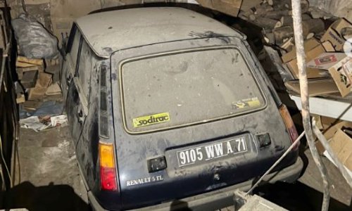 Kupila ga je novog prije 43 godine i gotovo ga nikad nije vozila: Kad su otvorili garažu, na satu je bilo samo 12 km