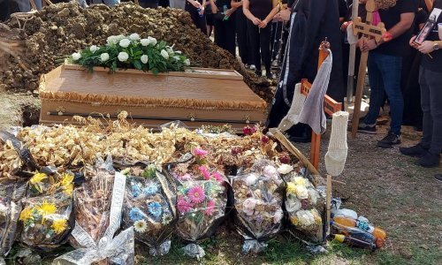 Tuga na posljednjem ispraćaju Dragane: Od nje se oprostio i grad u kojem je tragično stradala