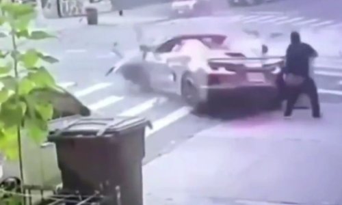 Kaos na ulicama New Yorka: Corvette je udarila Mercedes, a onda je SUV doslovno poletio, pogledajte brutalan video!