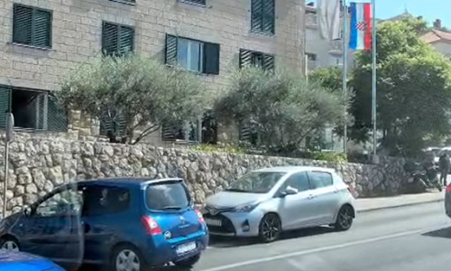 Htio se samo okrenuti, a zaustavio cijelu ulicu: Pogledajte što je strani vozač napravio u Dubrovniku