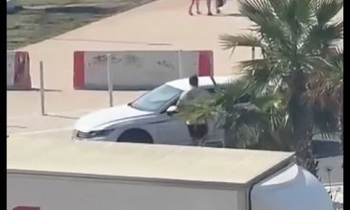 Nevjerojatna scena na splitskom Žnjanu: Parkirao usred kružnog toka i blokirao promet. Otišao u obližnju trgovinu