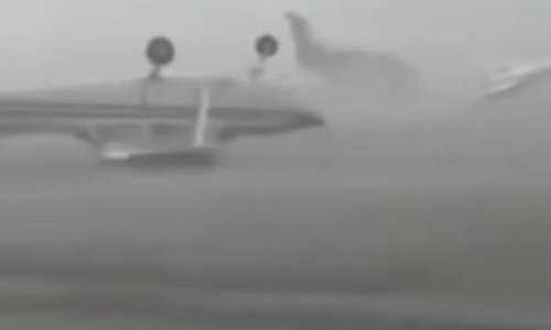 VIDEO Nestvarna snimka iz Italije: Vjetar pomicao avione kao igračke, jedan završio na krovu