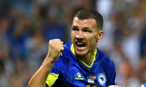 Pogledajte kako je neuništivi Edin Džeko spasio Schalke blamaže! Ušao s klupe pa zabio dva gola i asistirao
