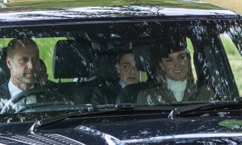Kraljevska obitelj okupila se u punom sastavu nakon vijesti o povratku princa Harryja i Meghan