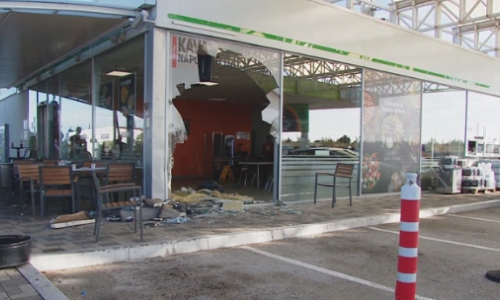 Automobilom se zabio u izlog restorana na odmorištu A1, jedna osoba ozlijeđena