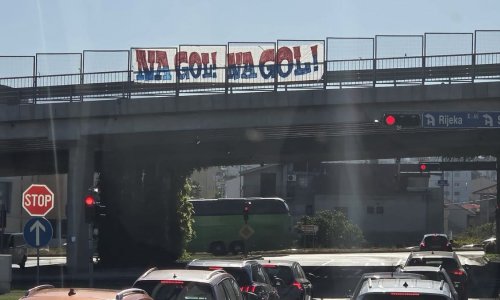Hajduk krenuo prema Poljskoj, a na izlazu iz Splita dočekala ga poruka koja govori sve