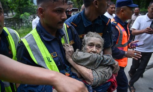 Spašeno gotovo 800 ljudi u Nepalu: 350 ih se sakrilo u tunel