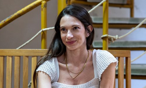 Najljepše vijesti: Sara Renar u kupaćem kostimu pokazala trudnički trbuščić i duhovito najavila pauzu od nastupa
