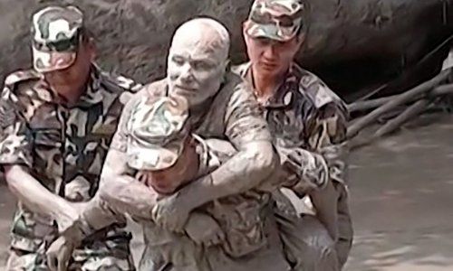 Drvo manga spasilo Nepalca od brutalne smrti u bujici: 'Zid blata jurio je prema meni...'